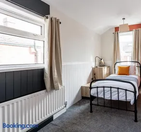 Modern 3-Bed for Families Contractors & Friends - Image 5