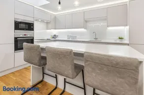 Great spacious house with parking and garden - Image 3