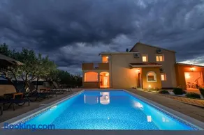 Villa Andrea with private heathed pool - Image 4