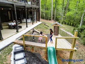 Creekside Cabin, 2 Masters, Bunkbed, Kid & Pet Friendly, Hottub, Zipline, Games, & Multiple Fireplaces - Image 2