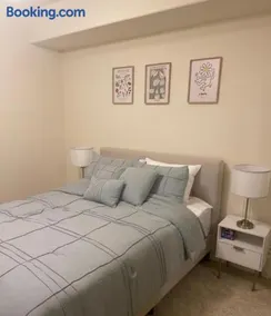 Holiday in LA- Koreatown Retreat with Free Parking, Pool and Sauna - Image 2