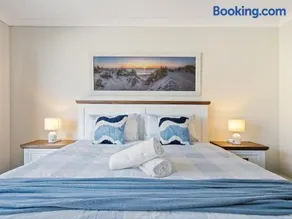 Busselton Broadwater Holiday Home - Image 1