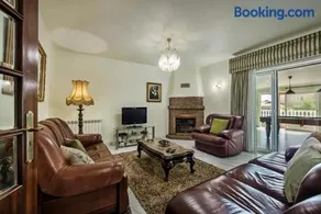 5BR Villa with Private Pool and Snooker Room - Image 1