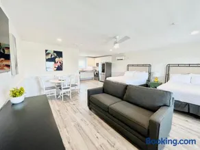 103 Queen ADA & Pet Friendly Suite, 1st Floor Sundown - Image 1