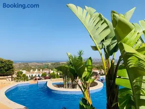 Villa con piscina y parking al pie del Monte Ponoig - Image 1