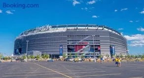 Luxury Queen Studio- Minutes To NYC, EWR & MetLife - Image 3