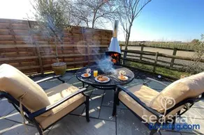The Gatehouse Lodge Farm Stay, Distant Sea Views - Image 3