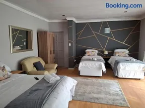 Retro Guesthouse - Image 5