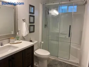 Private master bedroom in a farmhouse - Image 3