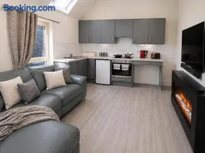Unit 3 Modern Self Contained Apartment - Image 1
