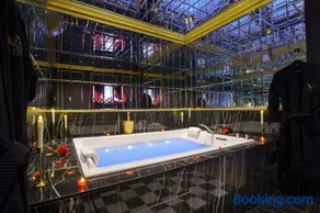 Suite de Luxe - Jacuzzi Privatif - Cinéma - Sedan - Image 1