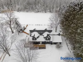 Cozy Creekside Retreat - Minutes to Delhi & Andes - Image 2