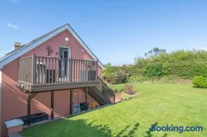 Garden View Apartment - Image 3