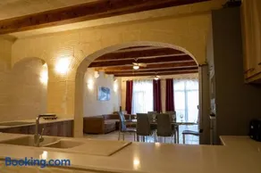 4 Bedroom Holiday Farmhouse with Private Pool - Image 2