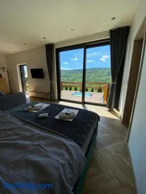 Ubytovanie pod hradom s jacuzzi a saunou - Image 1