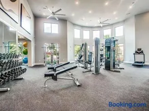 Contemporary Comfort Near The Woodlands - Image 3