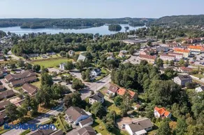 Oak & Lake - Image 1