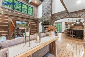Hidden Mountain Luxury Lodge, Close to ski runs, Hot Tub , Theater - Image 3