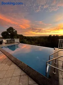 Boutique Forest Villa with a Scenic Infinity Pool - Image 1