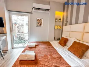 Walk to Markets from a Cozy Studio by Cielo Homes - Image 1