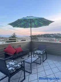 Gorgeous Queen Anne Townhouse - Rooftop Deck! - Image 2