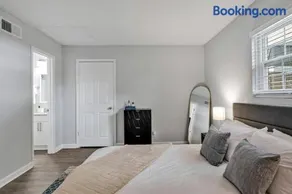 Minimal 1BR in the Heart of Durham - 2nd Floor - Image 3
