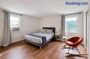 Lakefront House 30 Min to NYC & MetLife Stadium - Image 2