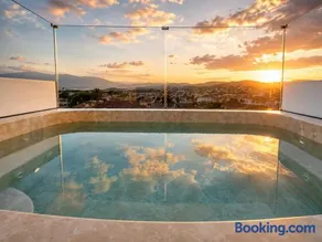 La Torre Málaga Suites - Image 1