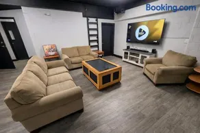 Private Suite, King Bed, Big Screen Sleeps 4 - Image 2
