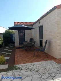 Charming new house with terrace and parking - Image 1
