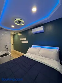 Unique 3-bed Lakefront Container Home - Image 5