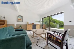 Maison familiale avec tennis privé - Image 4