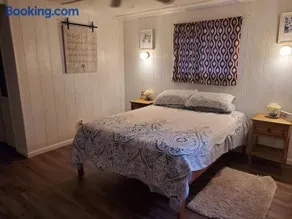 1 Large Bedrooms Estate Pool - Image 3