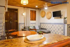 Casa Azul - 2min walk to the Beach, in the Historical Center of Sesimbra - Image 2