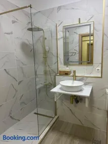 Alex MNL lux Apartment 2 free parking - Image 2
