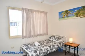 12 Pelican Way - Image 1