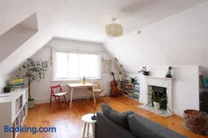 Spacious loft by the sea with off road parking - Image 2