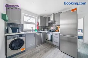 Centrally Located Serviced Apartments in Aldershot Town Centre, Free WiFi By Redwood Stays - Image 5