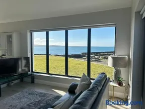 Spectacular ocean views & minutes to Cliffs- Clahane Shore Lodge - Image 1