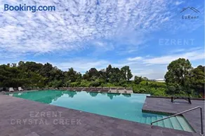 Big Terrace House for 14 Guests with Free WiFi and Netflix near Taiping Lake Garden Zoo - Image 3