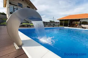 Private Vineyard Villa with Heated Pool, Spa & BBQ by Destination GREEN Croatia - Image 2