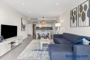 Luxury 3BR Apartment with spa pool - Image 1