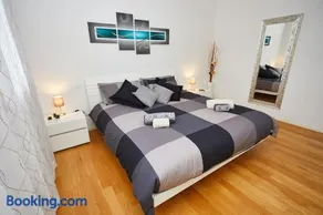 Center Aviano Comfort Suite FREE PARKING WIFI - Image 1