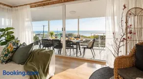 Absolute Beachfront Escape Family Retreat - Image 3