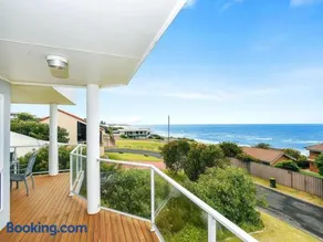 5 Peroomba Tce - Charming two storey family home featuring additional downstairs kitchenette - Image 3