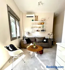 Nikaia Metro House - Image 1