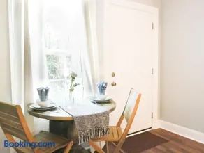 Charming St. Ann Studio - Image 5