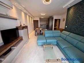 Sunflower, Designer Two-Bedroom Apartment - Image 3
