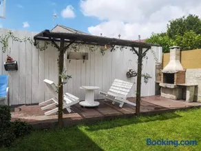 Charming House in Esteiro with Garden and Terraces - Image 3