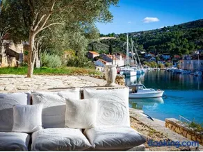 Design&Art Seafront Villa - Image 2